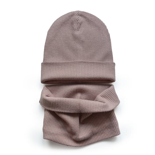 Hat and scarf for a girl