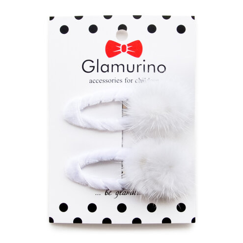 Pompon hair lugs are white
