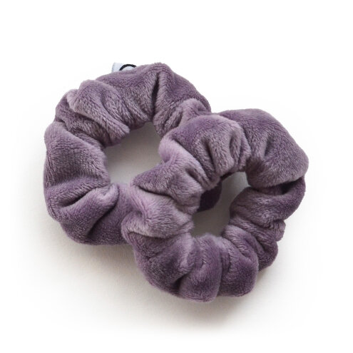Hair gum s of black blackberries